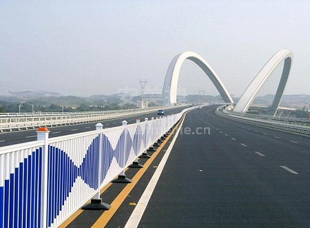 道路交通护栏的发展方向是什么