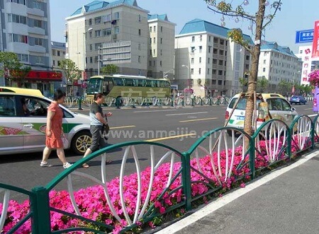 城市交通护栏的四点防潮抗锈准备