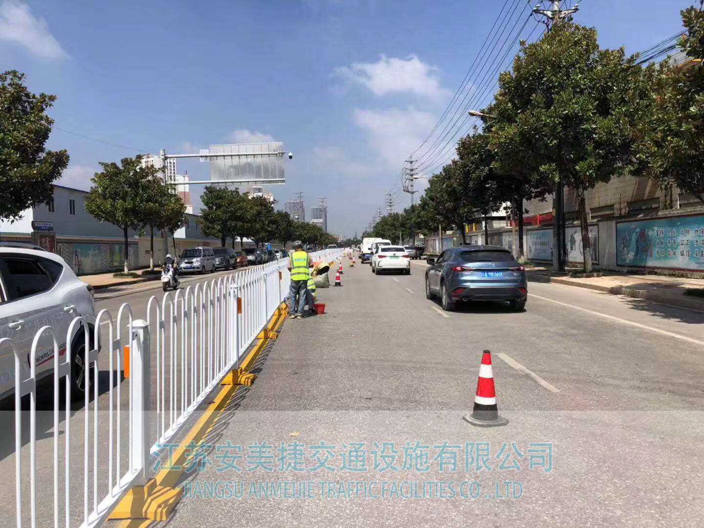 我公司2019年度在麒麟城区隔离设施安装工程(珠江源大道北段、玄坛路、前北路等18条道路)中标！