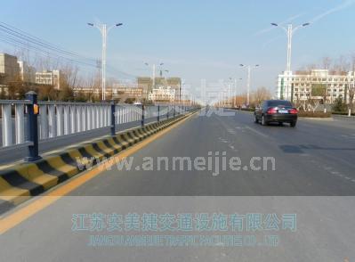 防眩板中央隔离护栏