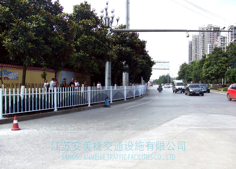 9611551160076118.jpg 穿插式护栏1-4.jpg